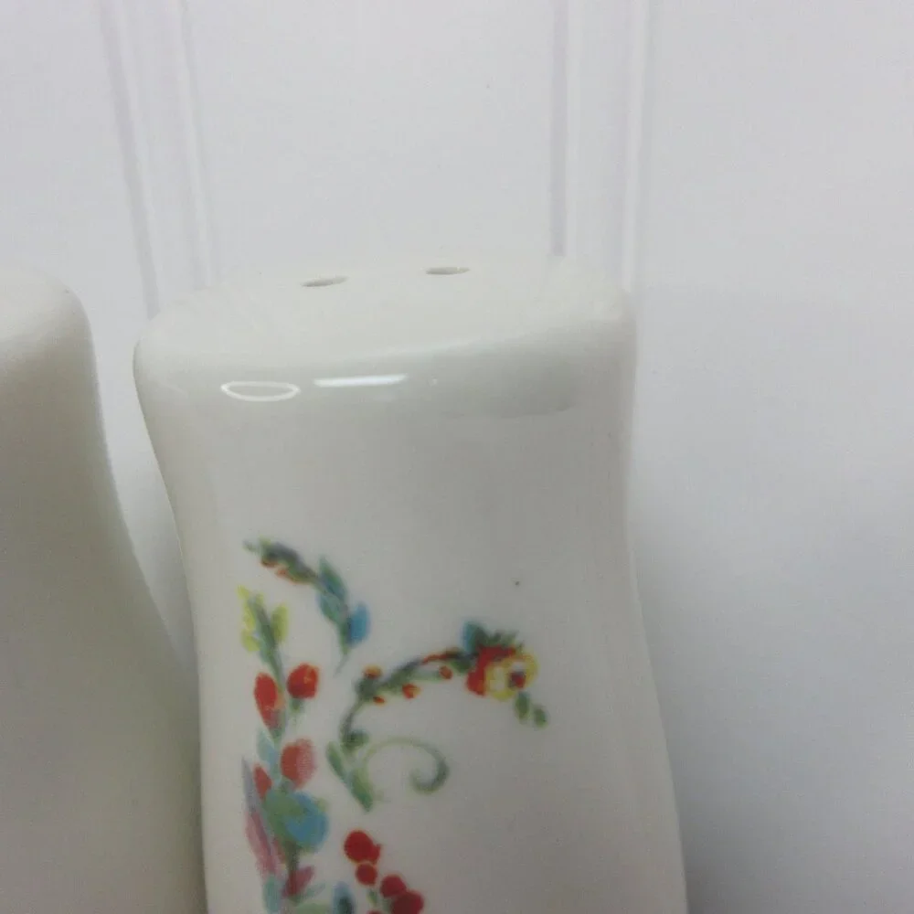 Pioneer Woman Painted Meadow Salt Shakers Acacia Wood Base Floral White